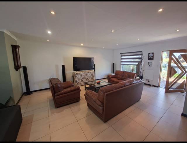 4 BEDROOM FREEHOLD FOR SALE IN PRIMROSE HILL